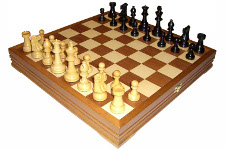 Шахматы стандартные 43х43 см. Арт. 2715