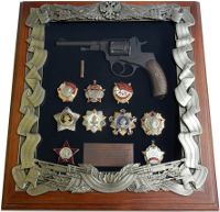 Панно с макетом револьвера Наган и наградами СССР
