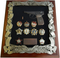 Панно с макетом пистолета Макарова и наградами СССР