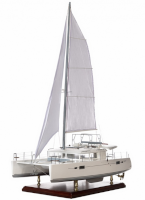 Модель парусно-моторной яхты-катамарана Lagoon 450F