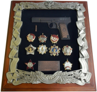 Панно с макетом пистолета ТТ и наградами СССР